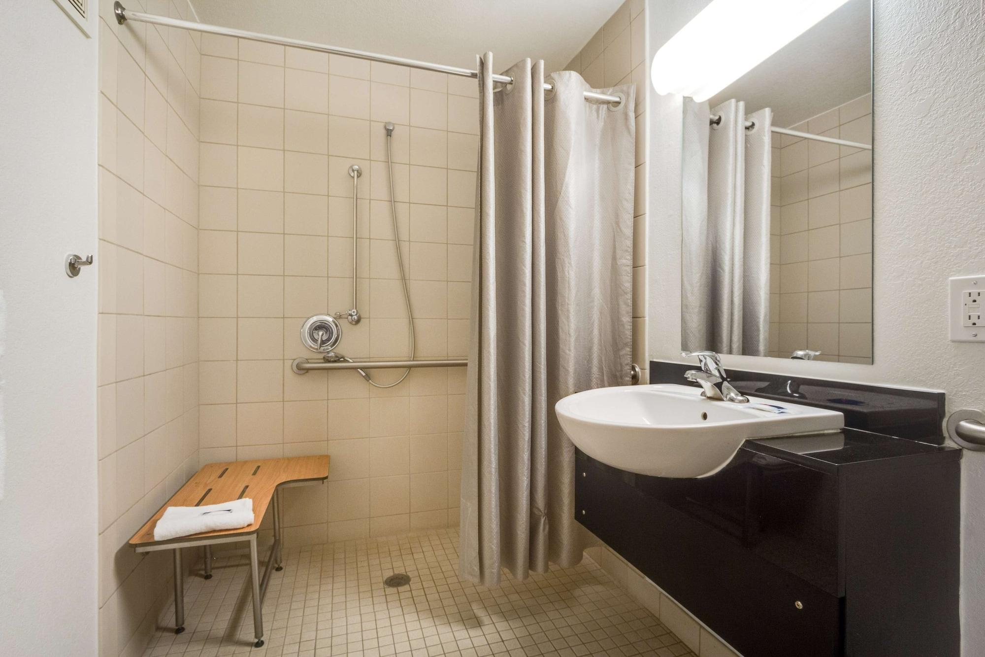 Park Inn By Radisson, Lakewood Kültér fotó