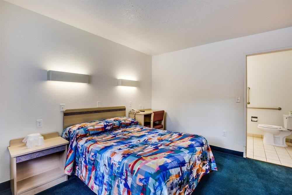 Park Inn By Radisson, Lakewood Kültér fotó